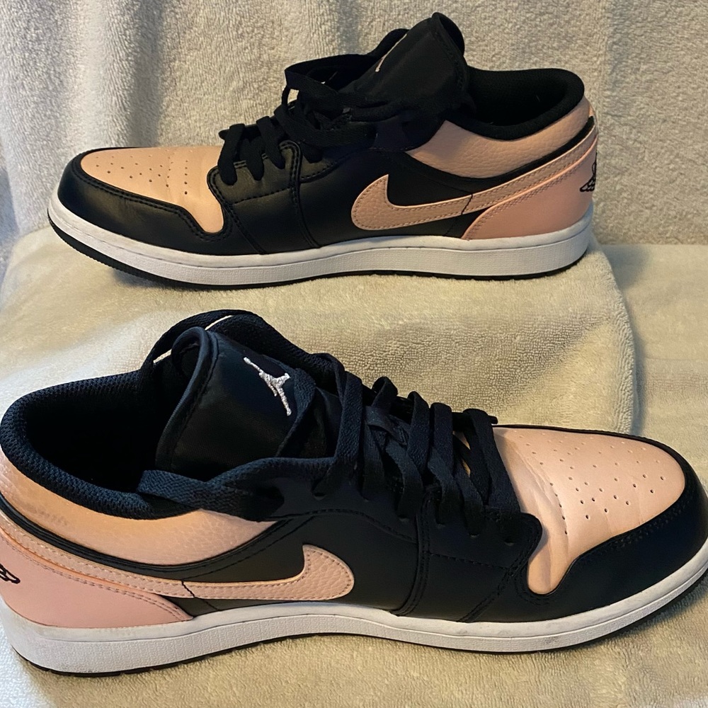 Jordan 1s Crimson Tint lowtop